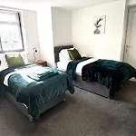 Private Basement Home In Bradford With Wifi And Parking Sleeps 2 By Purestay