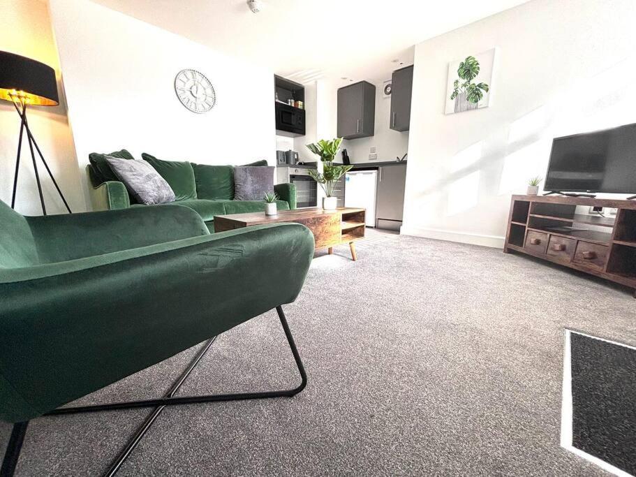 Holiday home Private Basement In Bradford With Wifi And Parking Sleeps 2 By Purestay