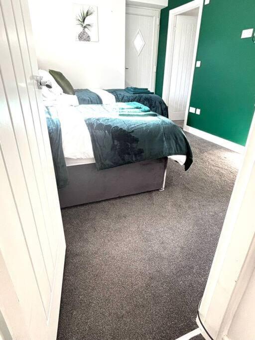 Holiday home Private Basement In Bradford With Wifi And Parking Sleeps 2 By Purestay Bradford (West Yorkshire)