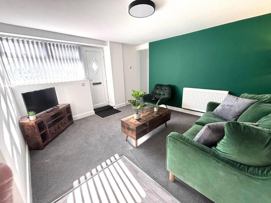 Private Basement In Bradford With Wifi And Parking Sleeps 2 By Purestay Holiday home