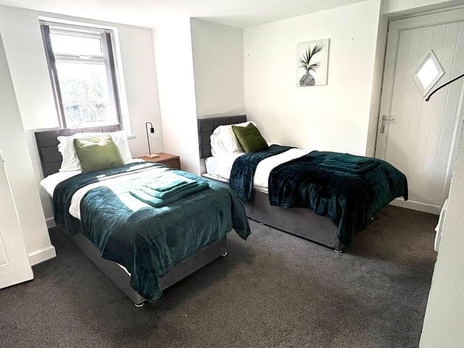 Private Basement In Bradford With Wifi And Parking Sleeps 2 By Purestay Holiday home